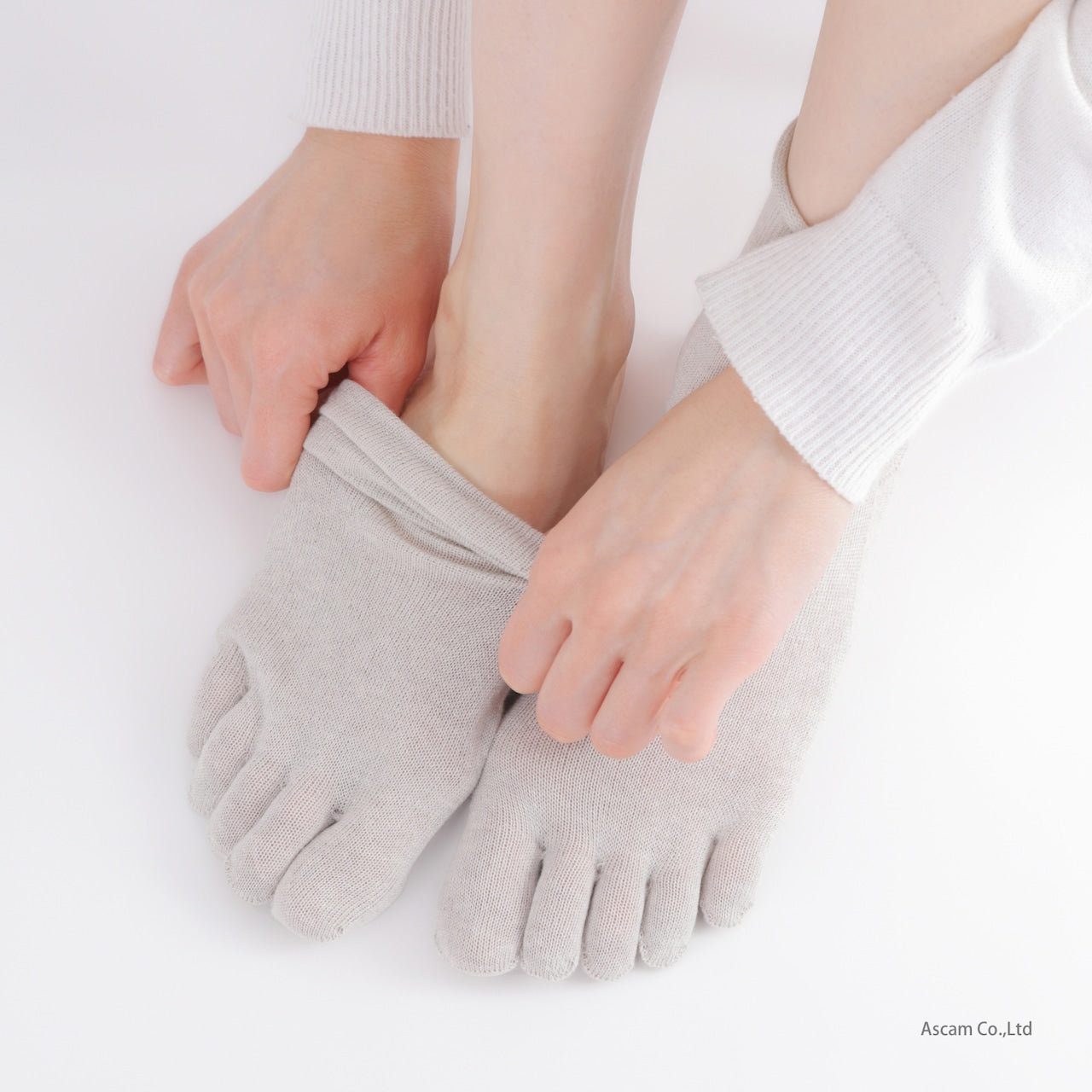 Japanese Charcoal 5-Toe Socks — Organic Cotton, One Size Fits Most, Sensitive Skin | Made in Japan